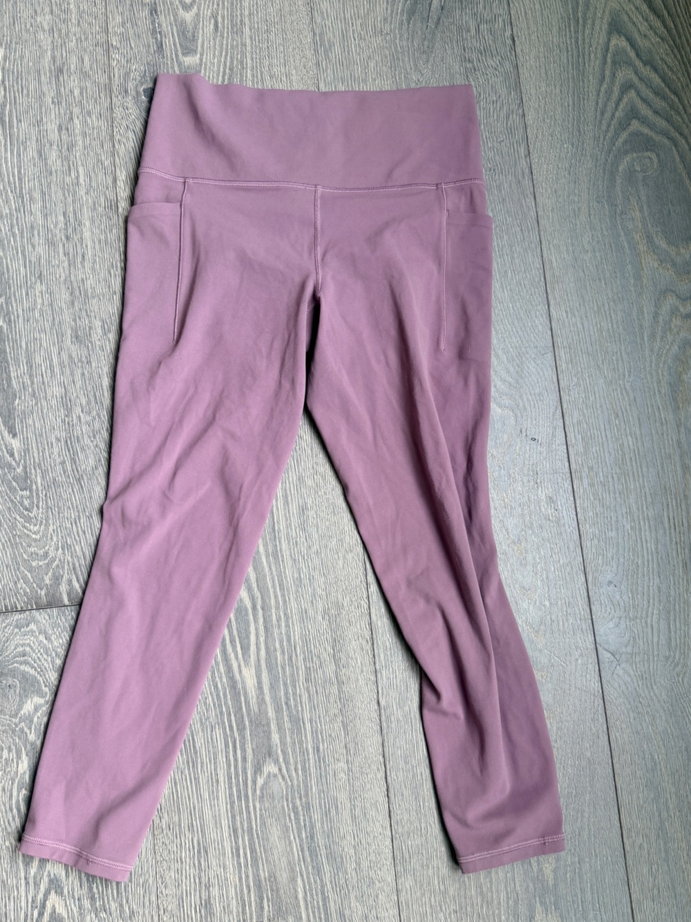 Athleta Salutation Stash 7/8 Tight Legging in Purple Size Medium